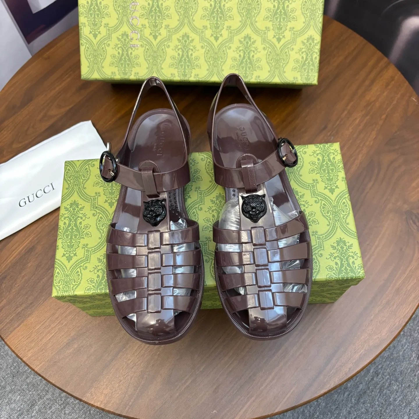Men's shoes: 260💰[Gucci] sandals, counter quality, top-quality original items, real photos! Original T men's shoes 💰PU material, fine workmanship, comfortable; genuine 1:1 replica Size: 36 ~ 46